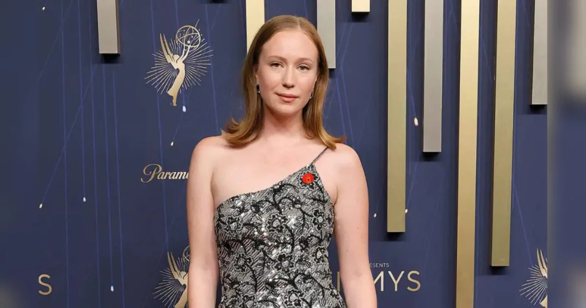 Hannah Einbinder Gaungkan ‘Free Palestine’ di Panggung Emmy Awards 2025