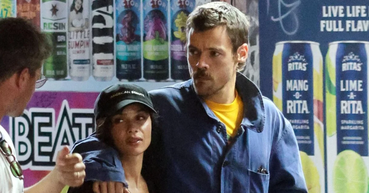 Diisukan Pacaran, Harry Styles Santai Rangkul Zoe Kravitz