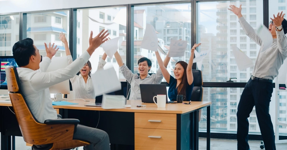 Positive Vibes Banget! 4 Zodiak Ini Paling Disukai di Kantor