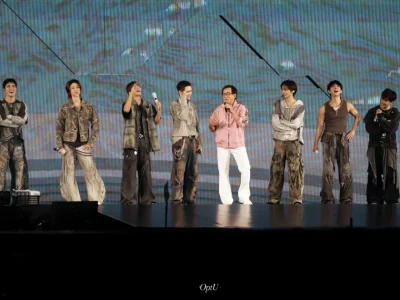 Jackie Chan di konser SEVENTEEN. Foto: Dok. X @OptUScoups