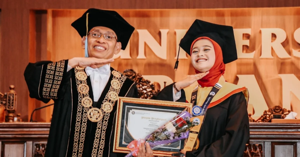 Jinantiya Baqita, Wanita Kediri Lulusan Terbaik Magister UNAIR