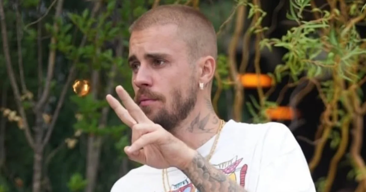 Justin Bieber Asyik Keluyuran Naik Skuter Tanpa Busana