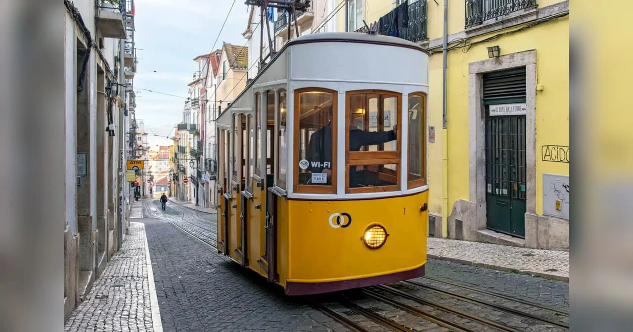 Kereta Gantung Elevador da Gloria di Portugal Tergelincir, 15 Orang Tewas