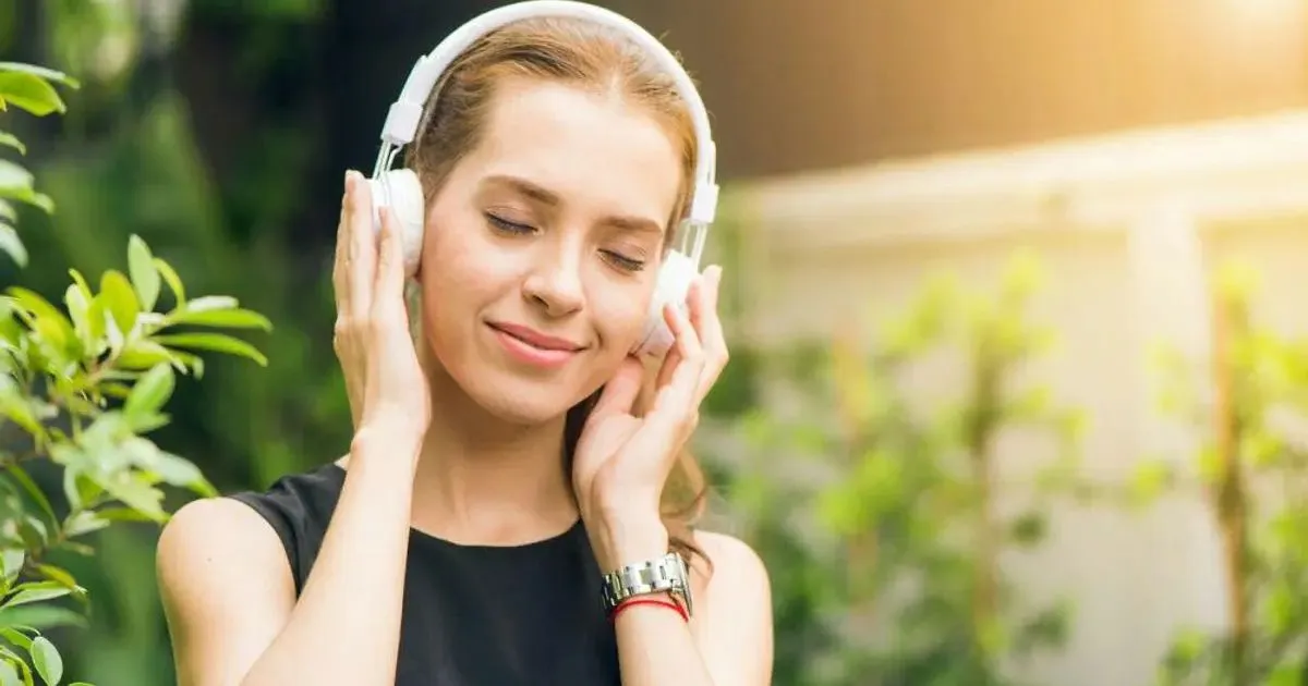 Mood Booster Weekend! Ini Rekomendasi 5 Lagu Asik Bikin Suasana Happy