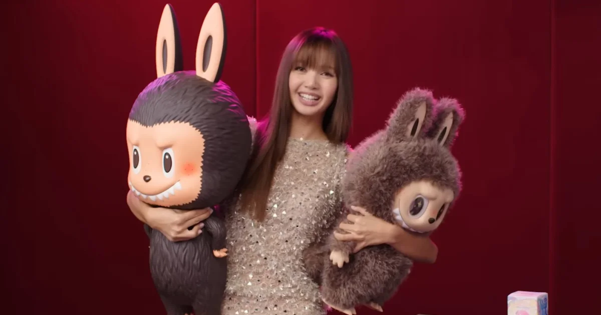 Lisa BLACKPINK Akhirnya Bertemu Pencipta Labubu, Dapat Boneka Edisi Khusus