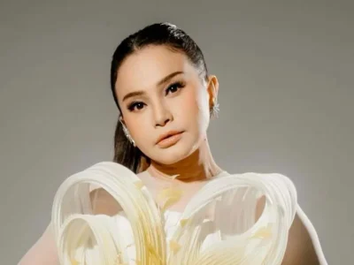 Rosaa Tak Sengaja Bawa Ponsel Penggemar. Foto : Instagram/itsrossa910