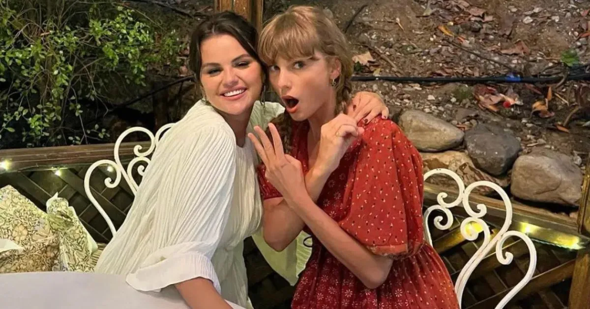Taylor Swift Sembunyi di Balik Payung Menuju Pernikahan Selena Gomez