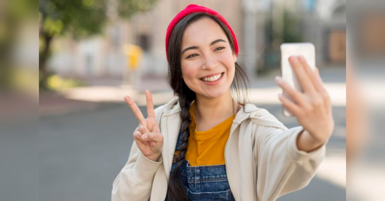 Viral! Influencer ini Dilarang Pose Dua Jari ‘V’ di Turki, Kenapa?