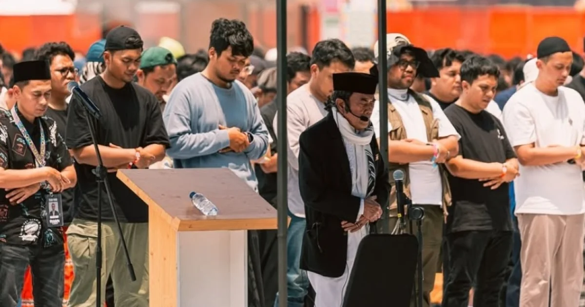 Rhoma Irama Jadi Imam Sholat Jumat di Pestapora 2025