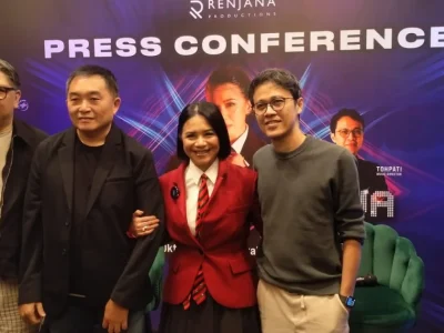 Ruth Sahanaya (dua dari kanan) akan gelar konser di Surabaya. (Foto: Bayu/Nyata)