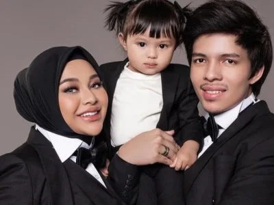 Atta Halilintar dan Aurel Hermansyah serta anak mereka. Foto : Instagram/aurelie.hermansyah