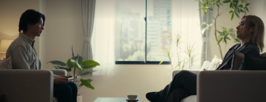 Arisu saat bertemu kembali dengan Shuntaro Chishiya (Foto: Dok. Netflix)