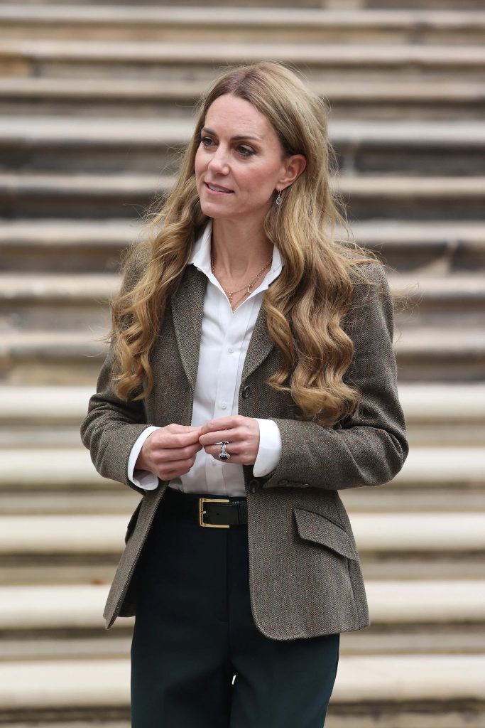 Kate Middleton dengan rambut blonde (Foto: X/voguejp)
