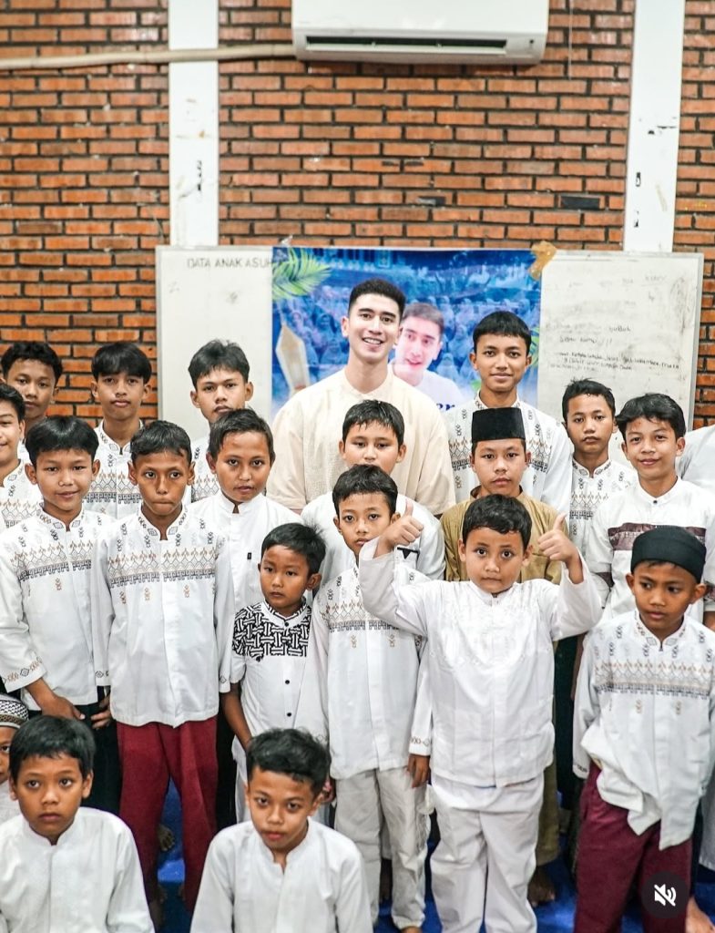 Verrel Bramasta rayakan ulang tahun bersama anak yatim piatu (Foto: Instagram/bramastavrl)