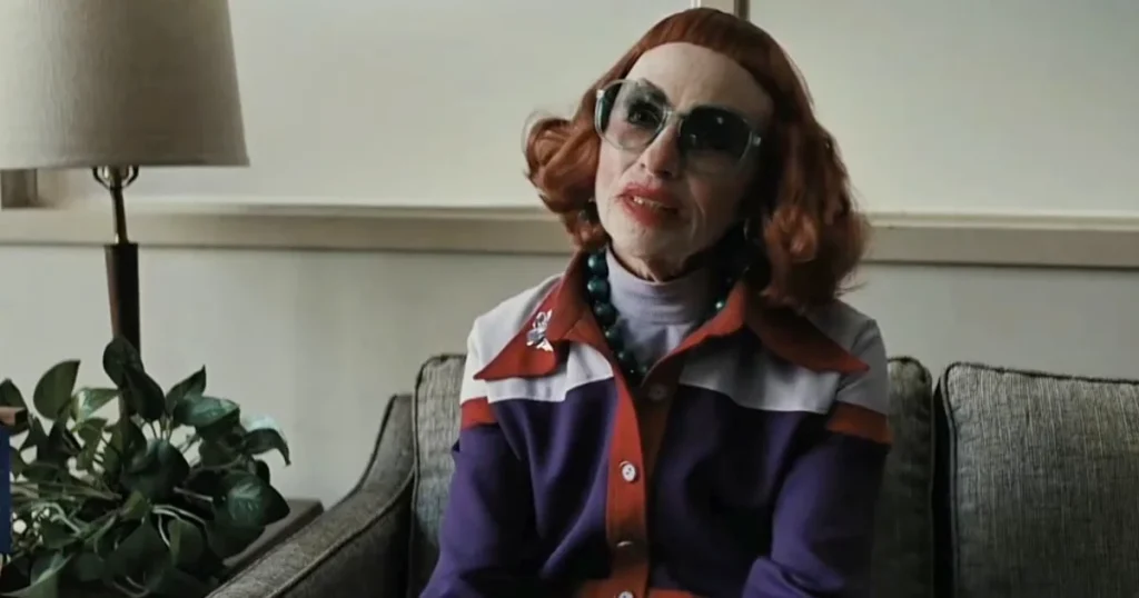 Prekuel film horor ‘Weapon’s tentang Aunt Gladys (Foto: Dok. Warner Bros.)