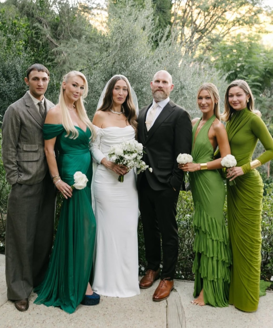 Anwar (paling kiri), Marielle, Alana, Ross, Bella, dan Gigi. Foto: Dok. Instagram @mangostudios