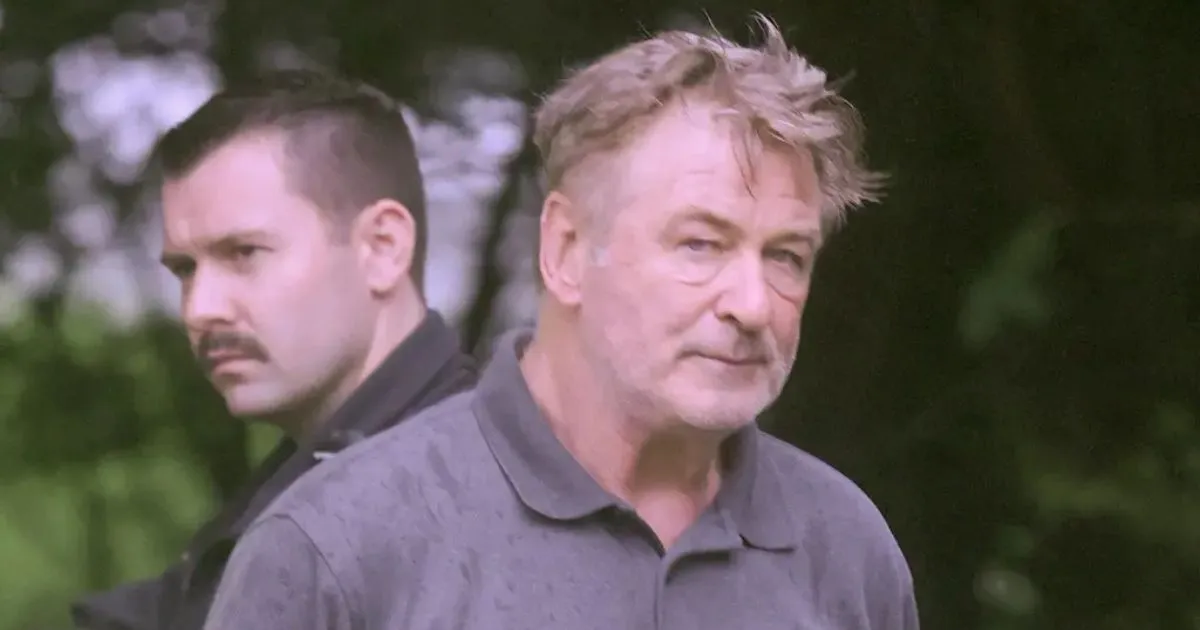 Alec Baldwin Alami Kecelakaan, Mobil Rusak Parah