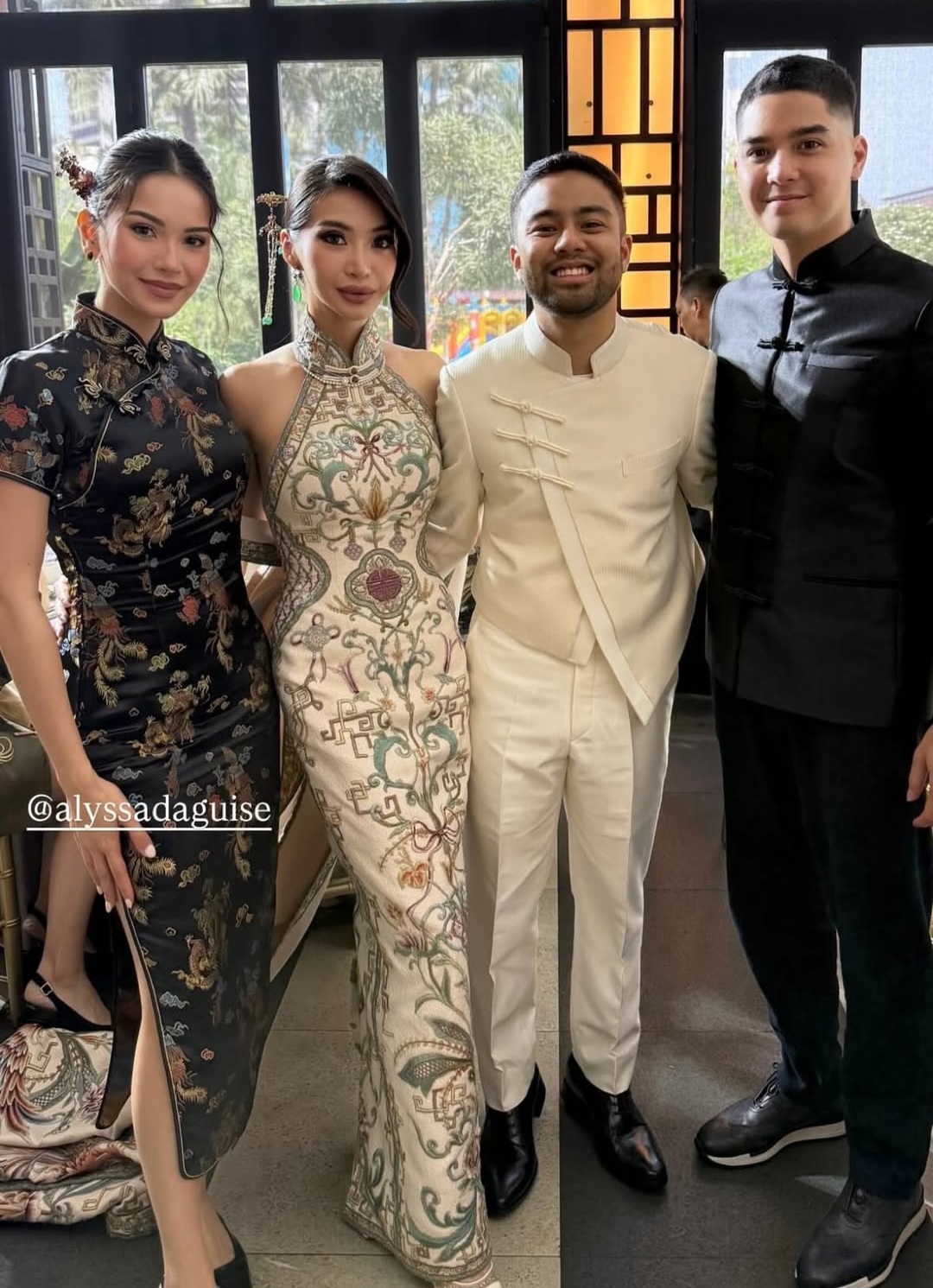 Alyssa Daguise mengenakan cheongsam hitam. Foto: Dok. Instagram @alghazali7