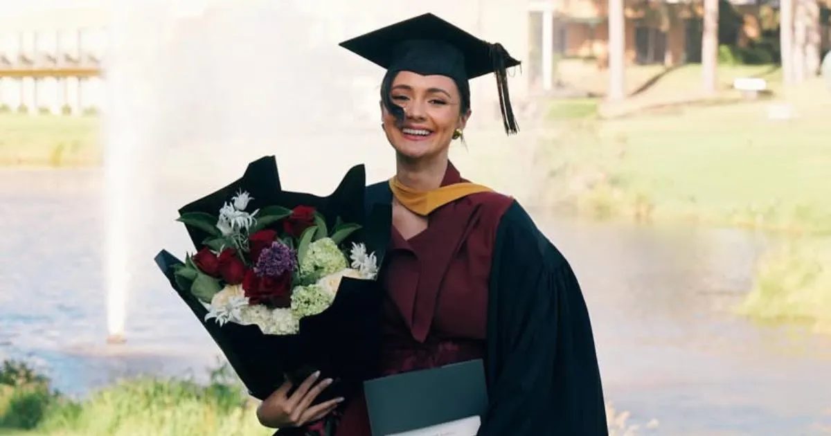 Amanda Rawles Wisuda, Raih Gelar Sarjana dari Kampus Australia