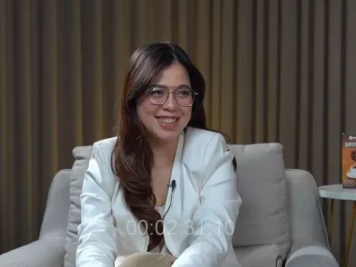 Dokter Kamelia. Foto : Youtube/dr. Richard Lee, MARS