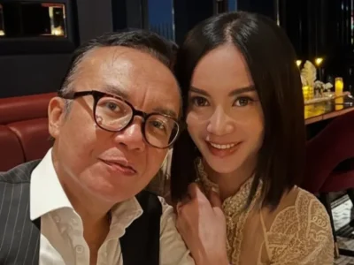 Ari Lasso dan pacarnya, Dearly Djoshua. Foto: Dok. Instagram @dearlydjoshua