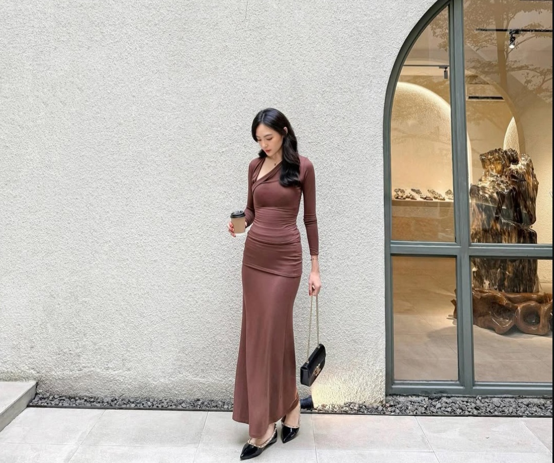 Proporsi tubuh tinggi dan ramping. Foto: Dok. Instagram @aurellialanita