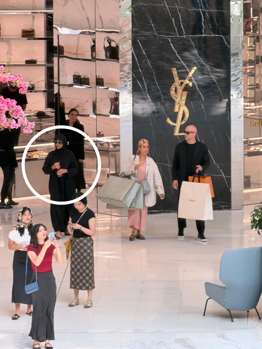 Beyonce shopping di Qatar. Foto: Dok. X @BeyLegion