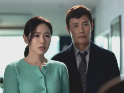 Lee Byung Hun dan Son Ye Jin, pemeran film 'No Other Choice'. Foto: Dok. X @CJENMOVIE
