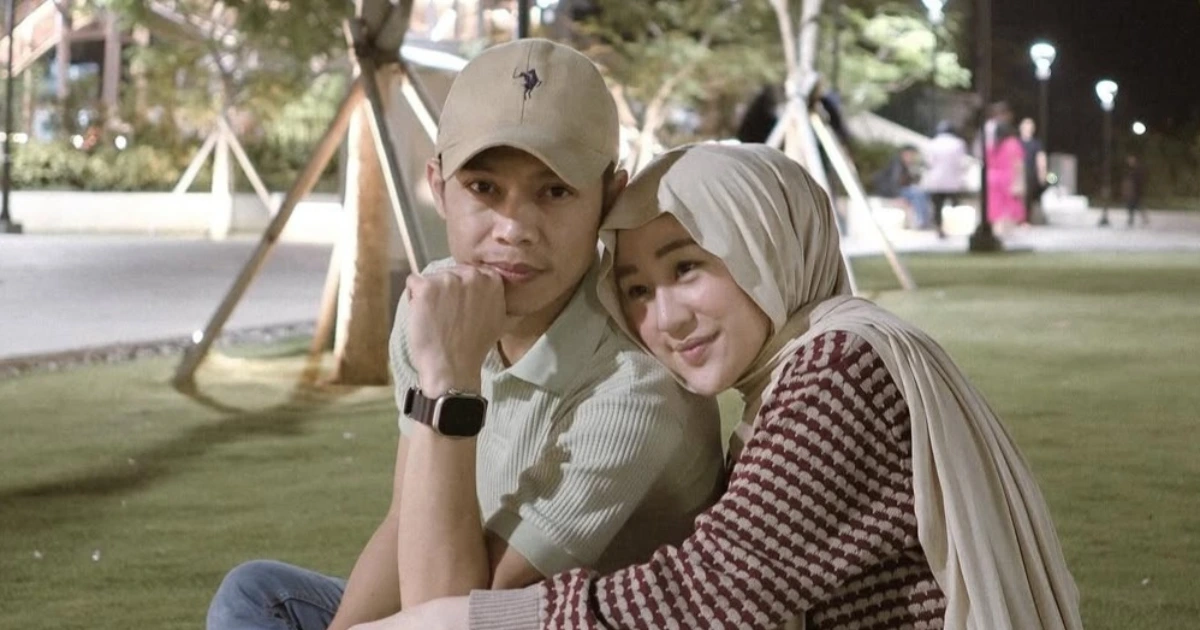 Foto Bareng, Ikram Rosadi Tepis Isu Cerai dari Larissa Chou