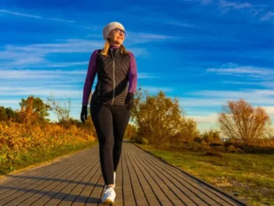 Jalan kaki menyehatkan jantung dan terhindari dari stroke. Foto : gbh007/iStockphoto