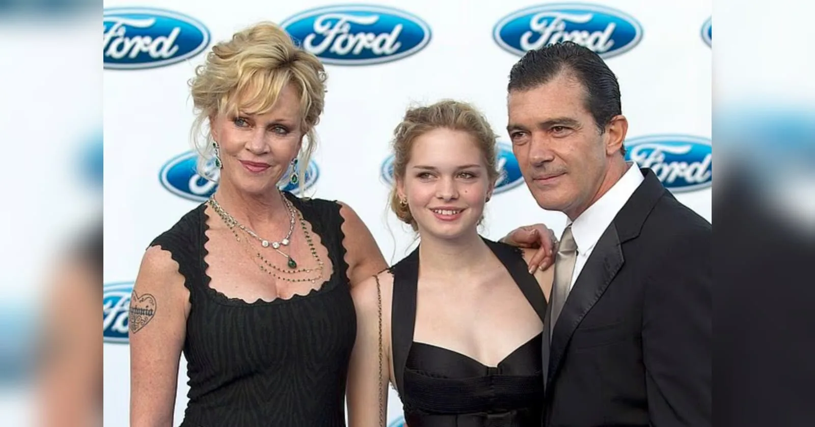 Putri Antonio Banderas-Melanie Griffith, Stella Menikah dengan Kekasih Masa Kecil
