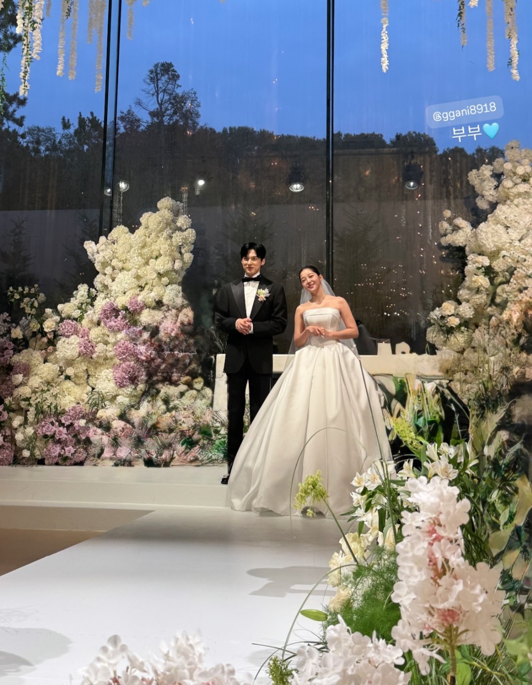 Kim Ga Eun dan Yoon Sun Woo menikah. Foto: Dok. Instagram @kkkyeonjung