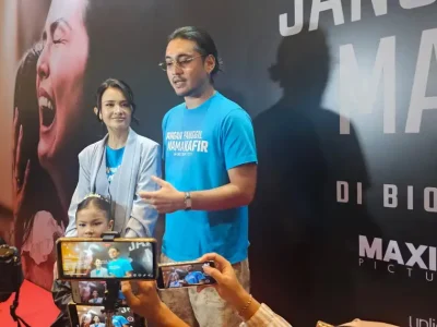 Michelle Ziudith (kiri) dalam screening film 'Jangan Panggil Mama Kafir'. (Foto: Agnes/Nyata)