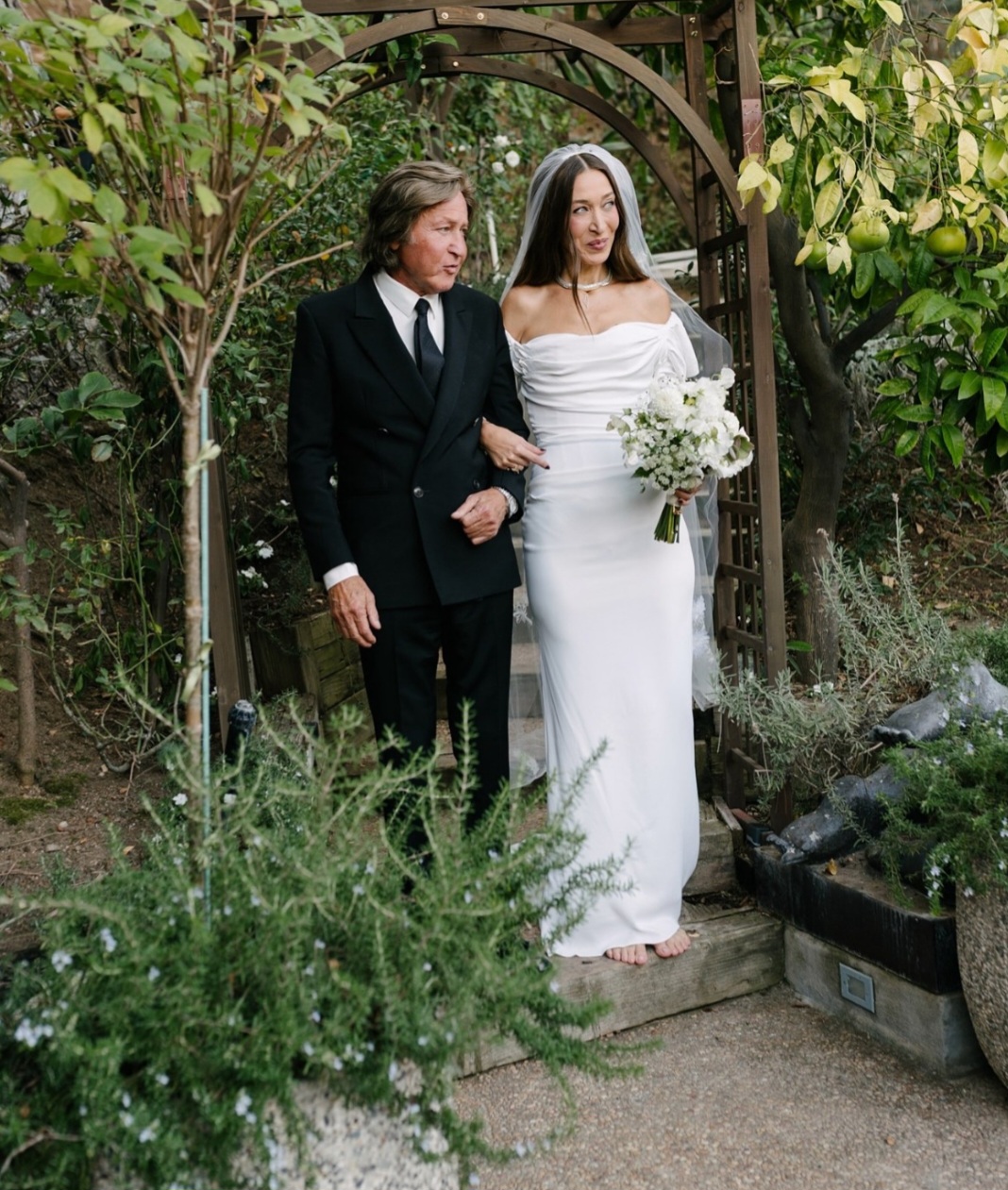 Alana bersama ayahnya, Mohamed Hadid. Foto: Dok. Instagram @lanzybear