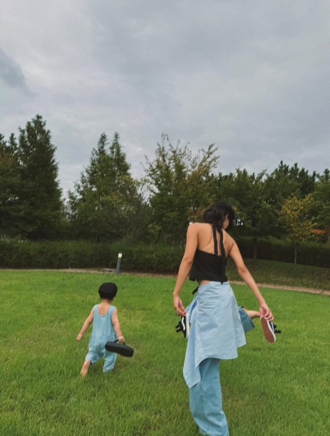 Moon Gabi bersama anaknya. Foto: Dok. Instagram @iamchocobi