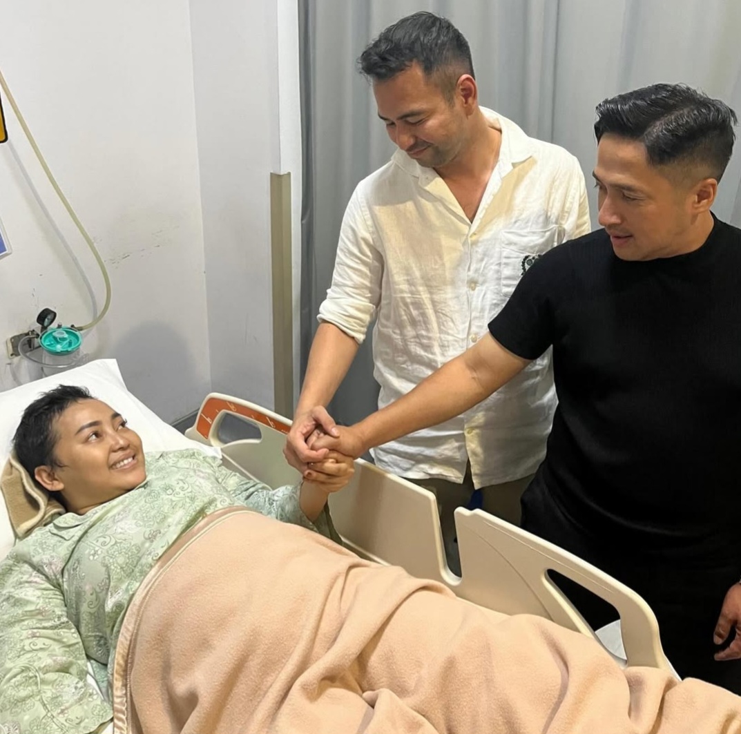 Raffi Ahmad dan Irfan Hakim bersama almarhum Mpok Alpa. Foto: Dok. Instagram @raffinagita1717