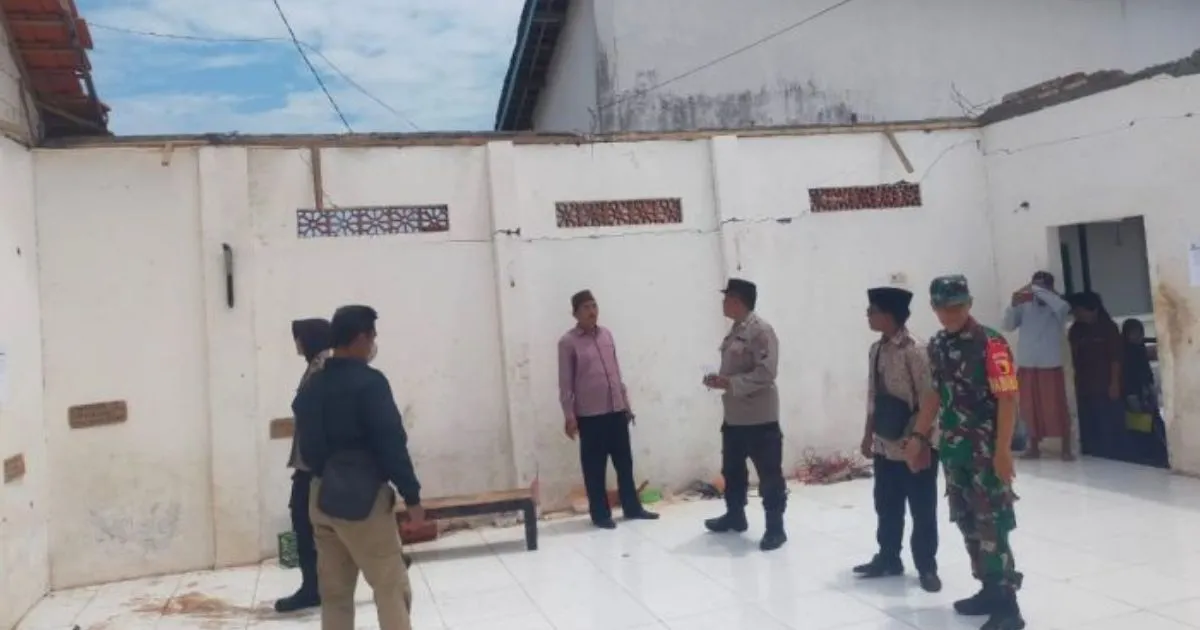 Atap Asrama Ponpes di Situbondo Ambruk: 19 Santriwati Jadi Korban, 1 Meninggal