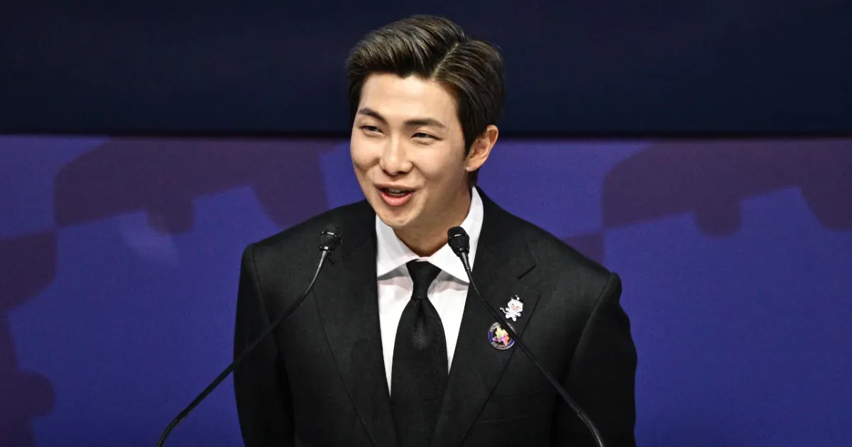 Keren! RM BTS Jadi Pembicara Utama di APEC CEO Summit 2025