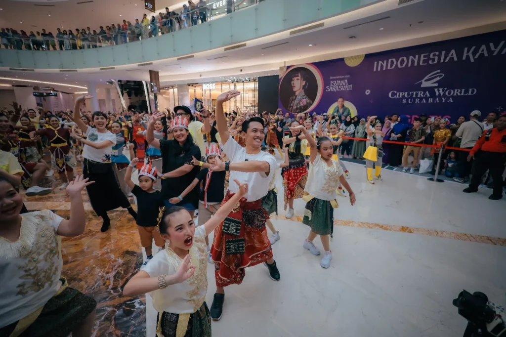 Koreografer Muda Bathara saat tampil di Surabaya. (Foto: Dok. Pri)