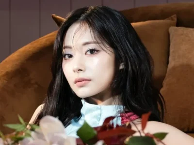 Tzuyu TWICE minta maaf setelah tampil di Victoria's Secret Fashion Show 2025. Foto: Dok. X @JYPETWICE