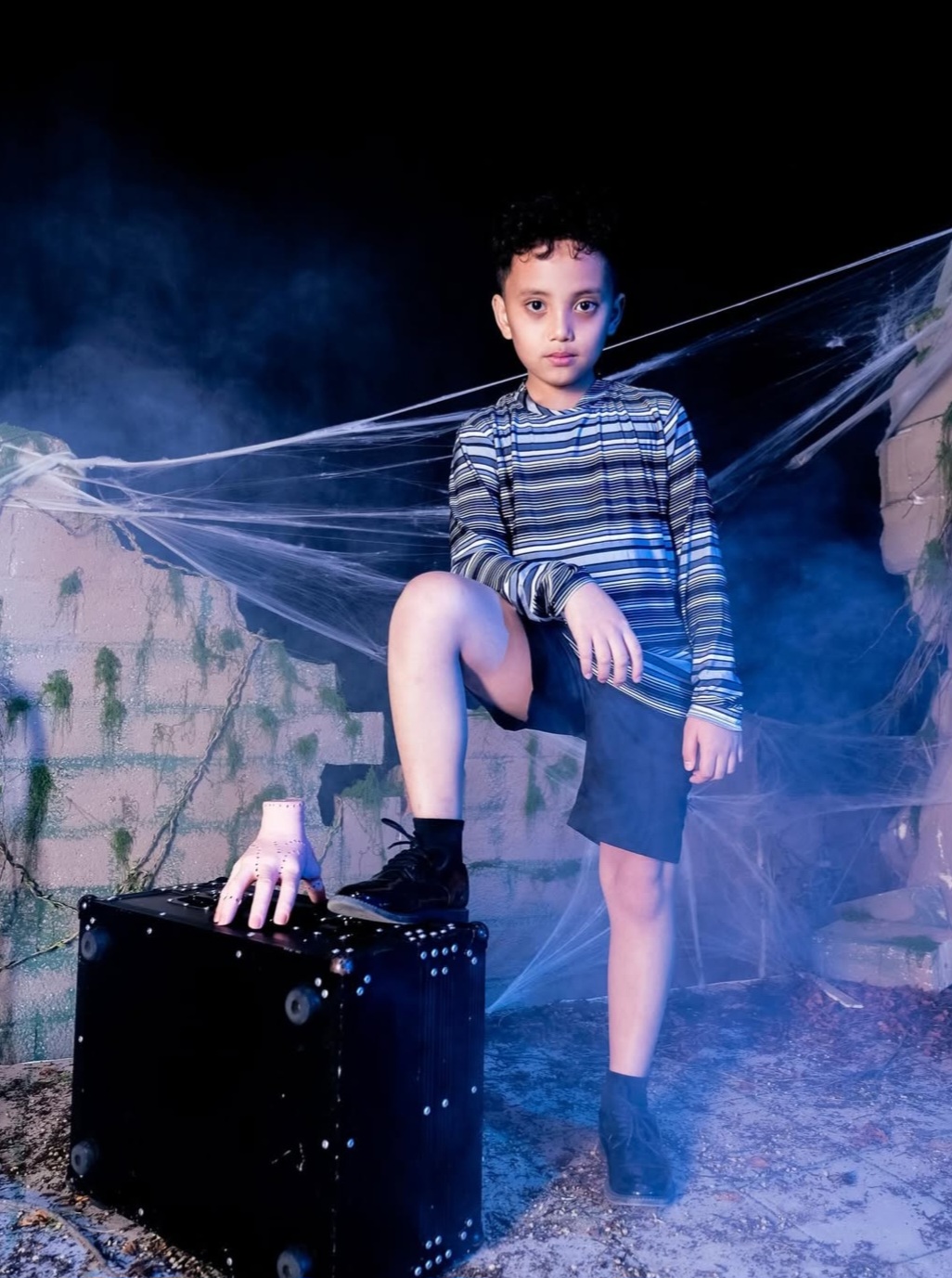 Xabiru menjadi Pugsley Addams. Foto: Dok. Instagram @rachelvennya