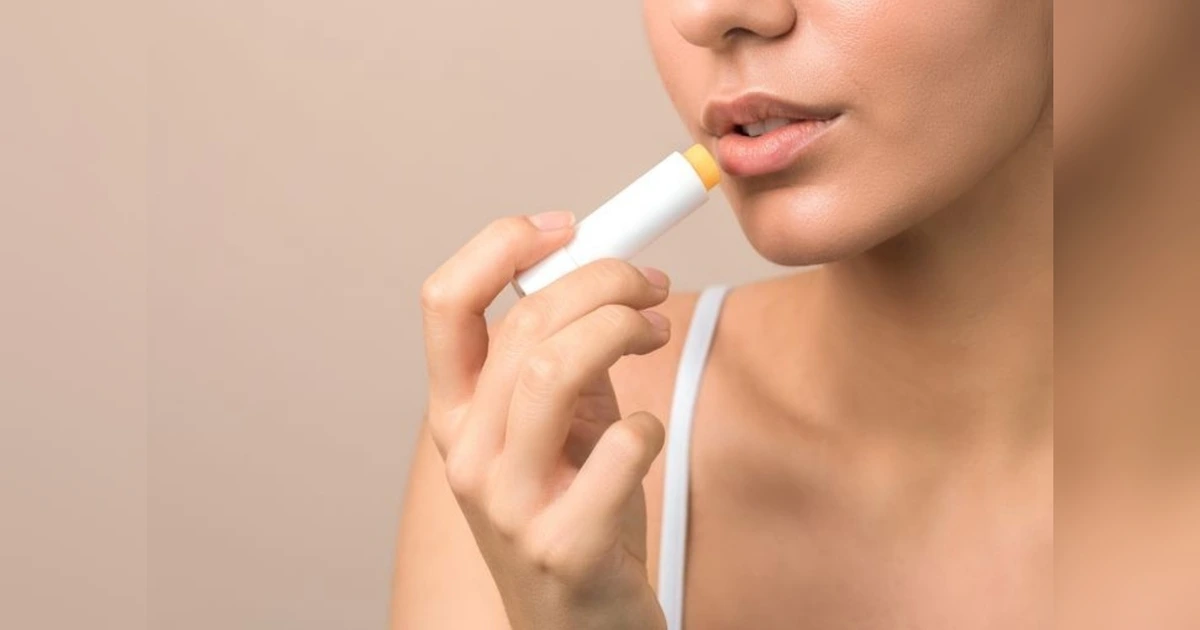 Cara Ampuh Mencerahkan Bibir Gelap, Biar Glossy dan Plumpy Alami
