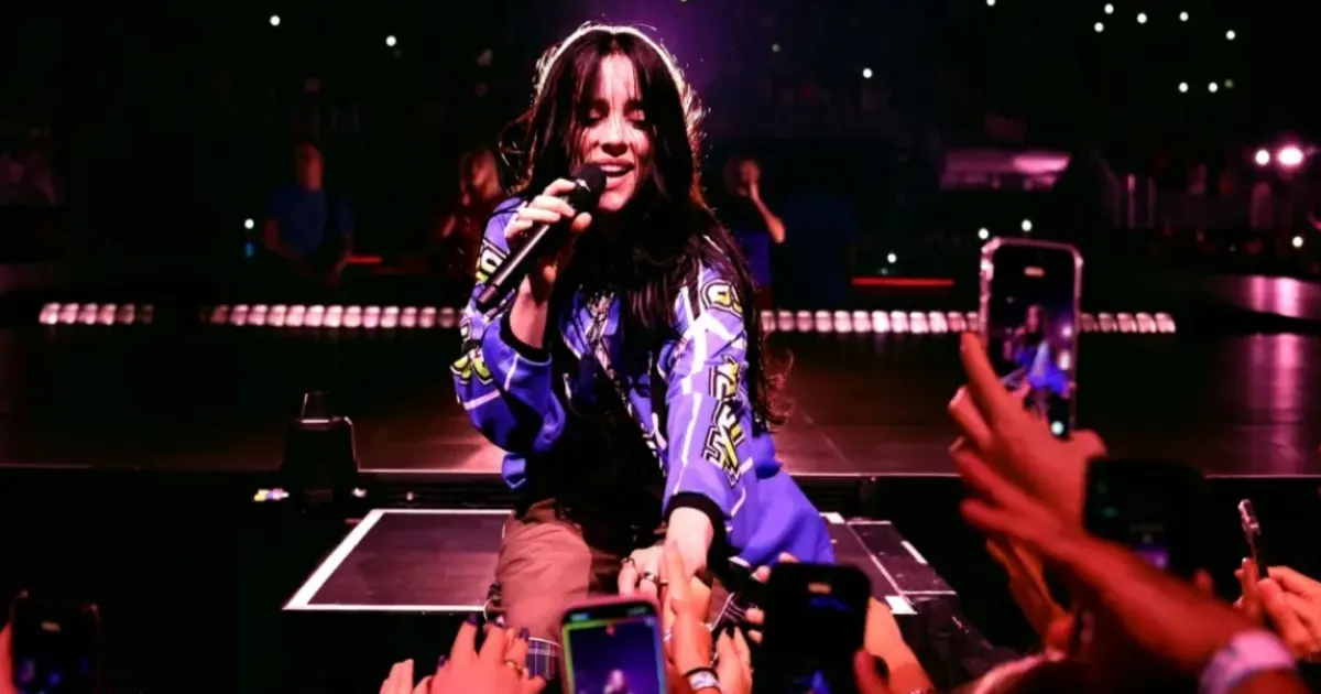 Billie Eilish Dapat Perlakuan Kasar dari Fans saat Konser di Miami