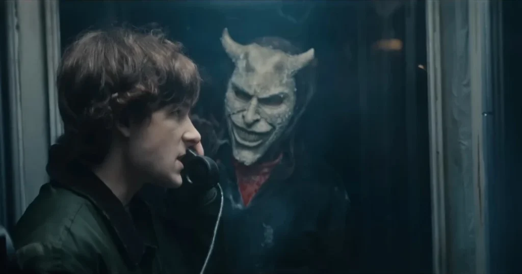Mason Thames dan Ethan Hawke di film horor ‘Black Phone 2’ (Foto: YouTube/Universal Pictures)