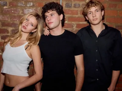 Apple Martin (kiri) bersama duo Jade Street (Foto: Instagram/maggielndnphoto)