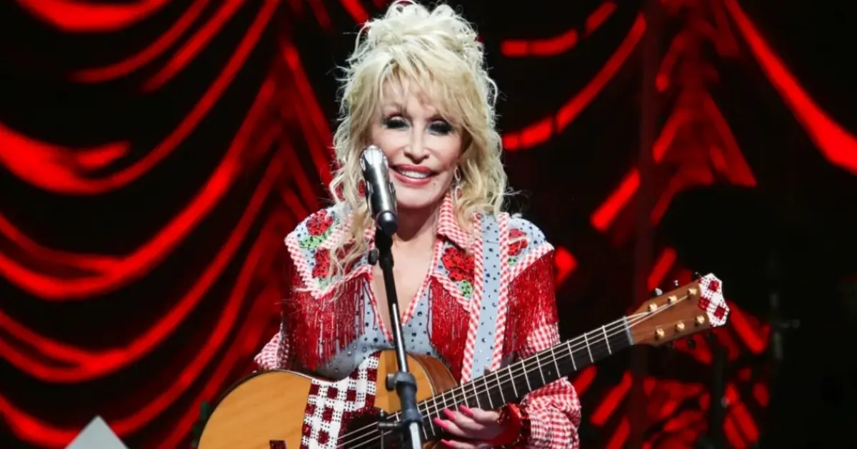 Dolly Parton Kesal usai Foto AI-nya di Rumah Sakit Beredar Luas