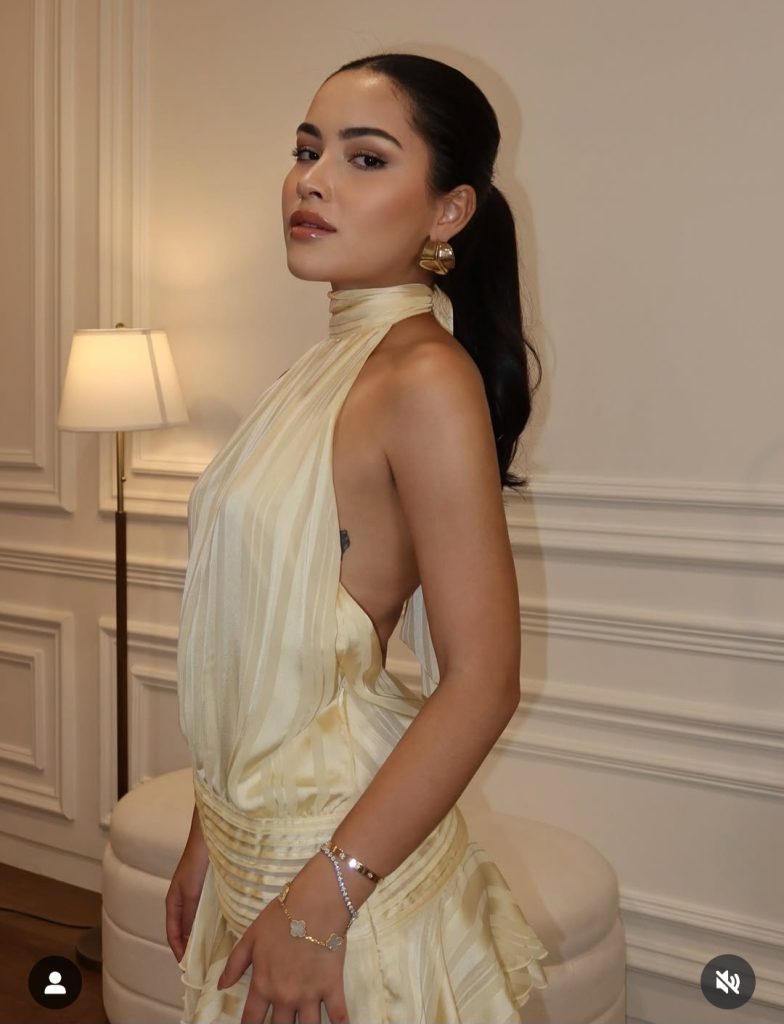 Gaya Nicole Parham seksi, tapi elegan (Foto: Instagram/nicoleparham_)