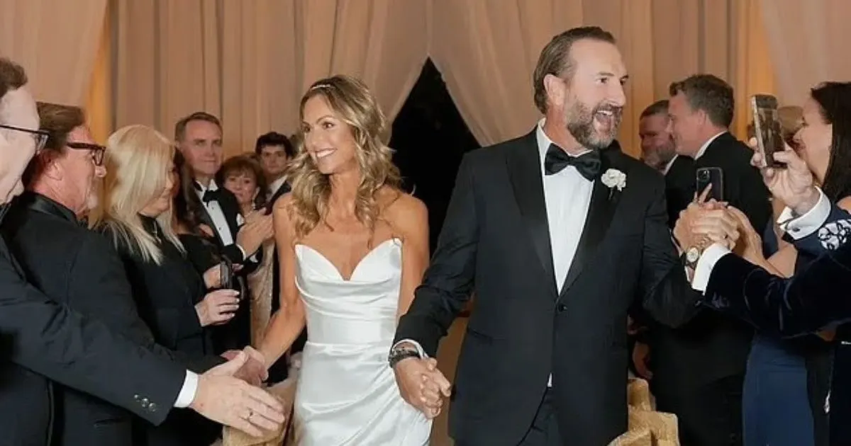 Dua Tahun Setelah Cerai, Mantan Istri Kevin Costner Menikah Lagi