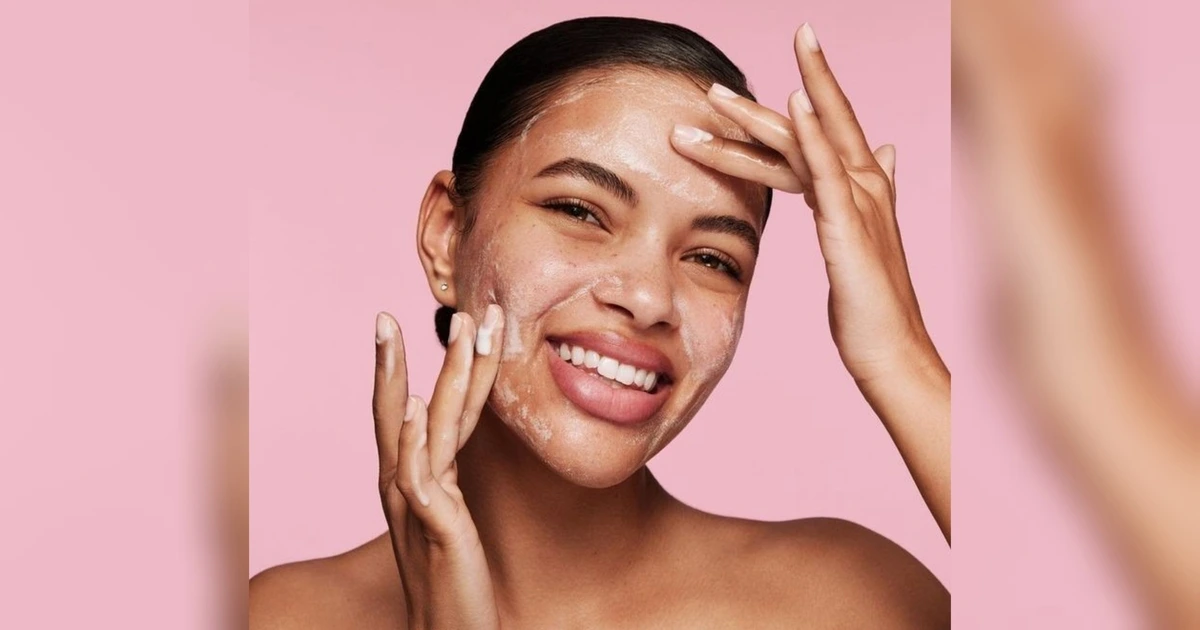 Tips Ampuh Membersihkan Makeup Tebal, Terhindar dari Jerawat