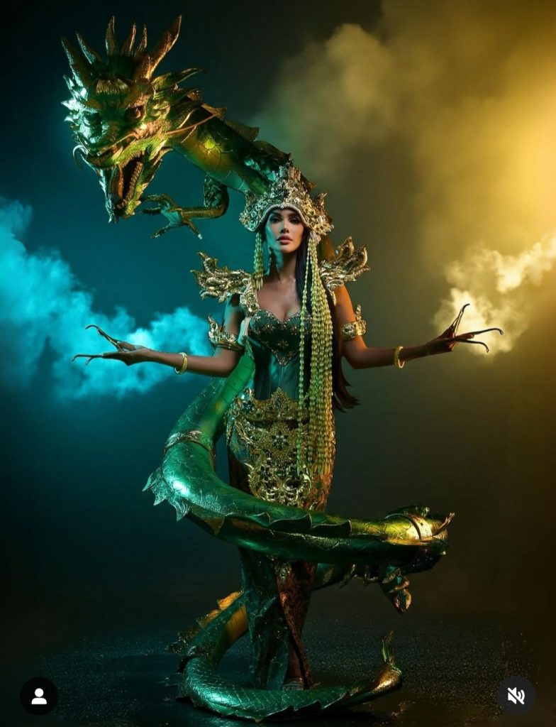 Vina Anggi Sitorus mengenakan kostum nasional dalam ajang Miss Grand International 2025 (Foto: Instagram/vinaanggisitorus)